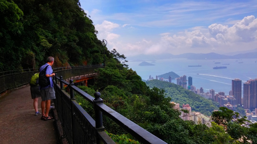Travelers-enjoy-seaview-at-Lugard-Road-Plank-Road-Easy-Hong-Kong-Private-Tour