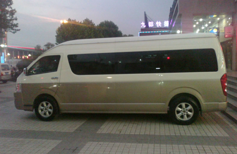 Toyota Hiace 10-seater car Luoyang