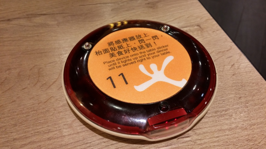 round shape device to locate the table for food delivery service