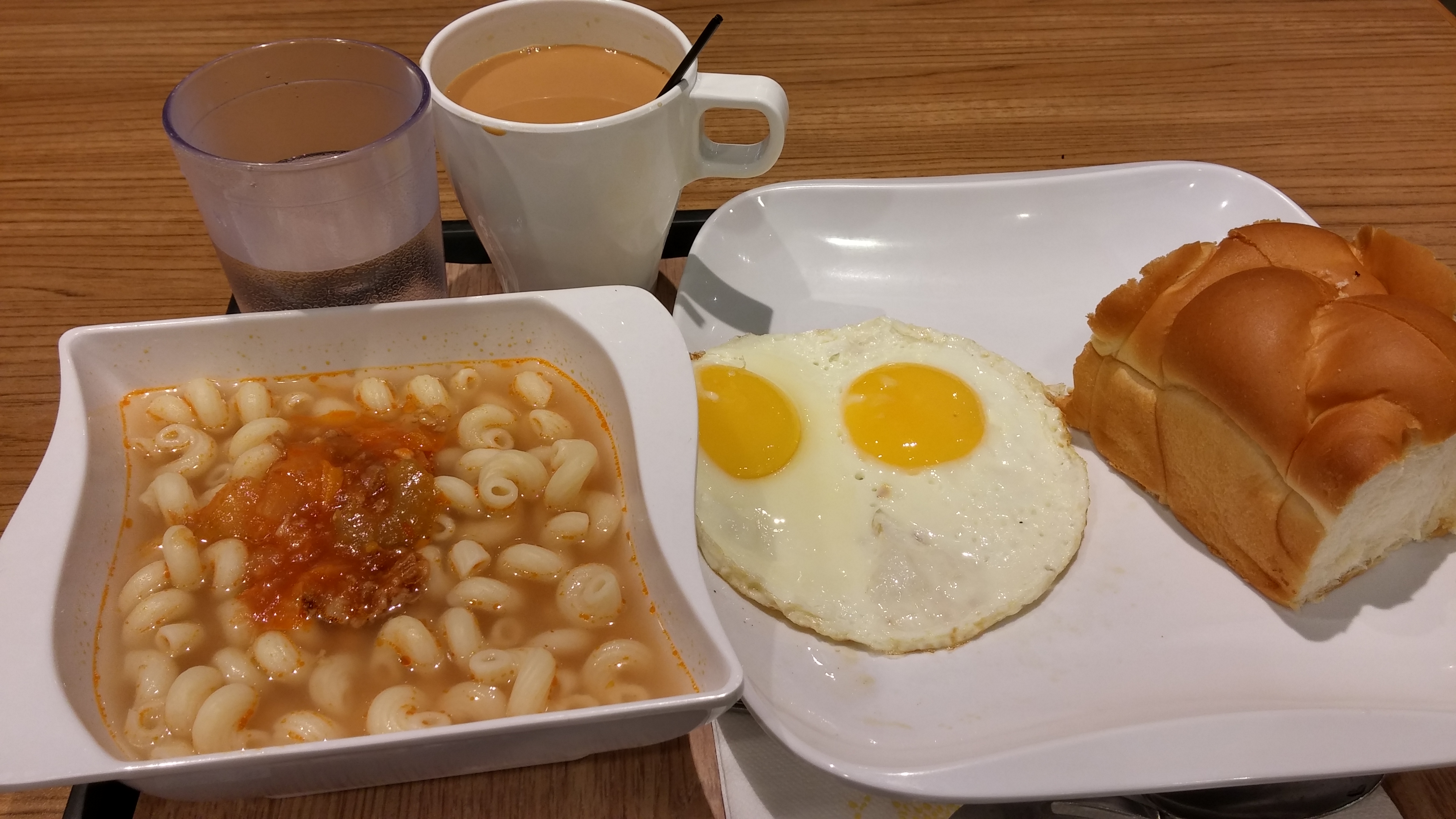 Enjoy breakfast at Hong Kong fast food shop