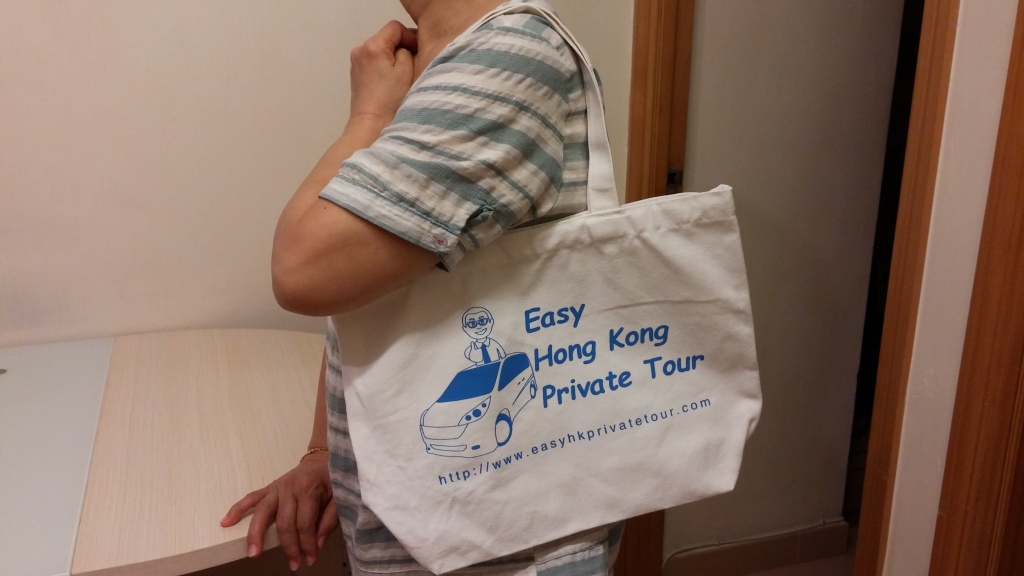 Easy Hong Kong Private Tour canvas bag is a good companion when you go shopping
