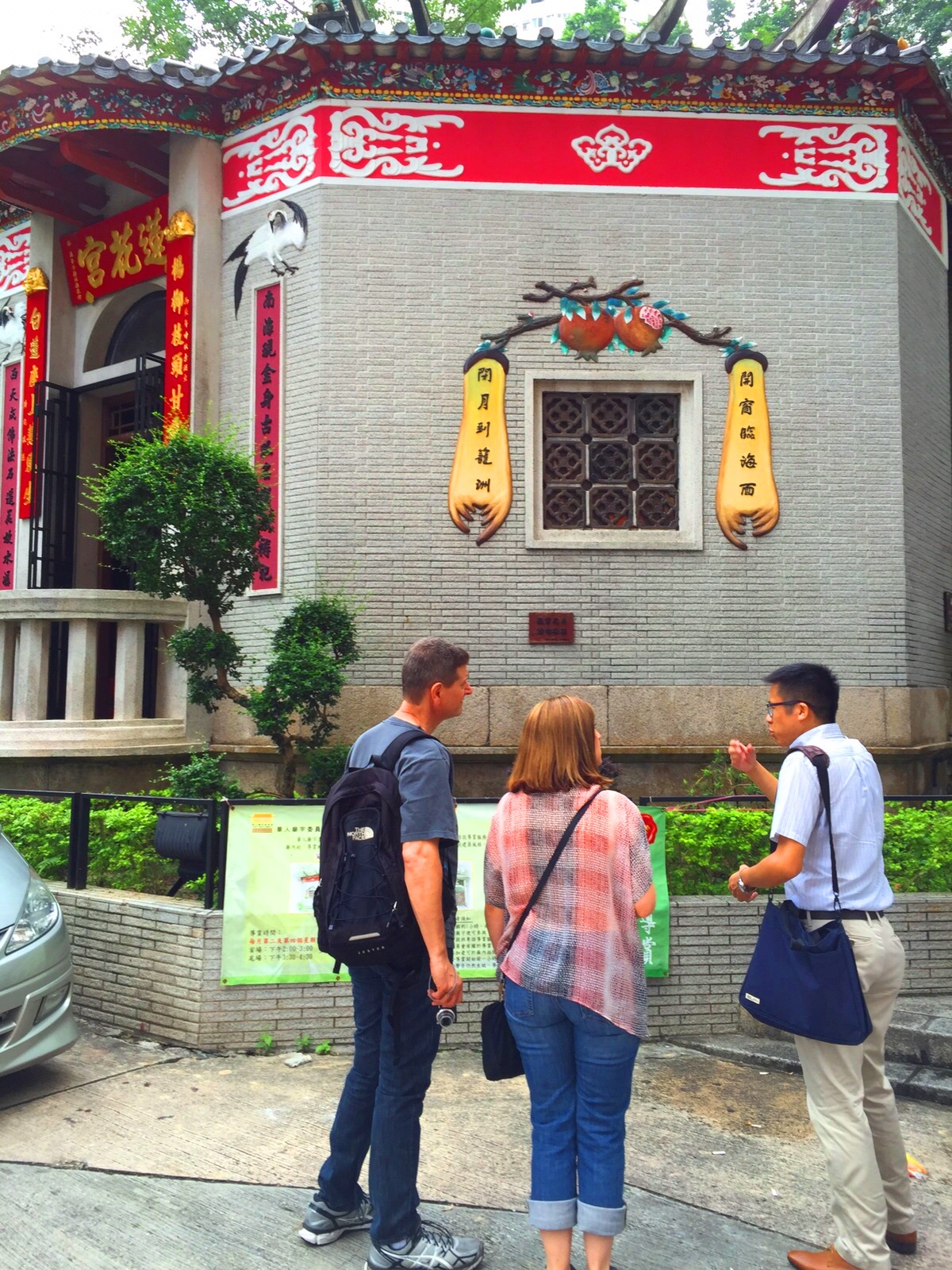 Frank the tour guide with guests at Lin Fa Kung Temple