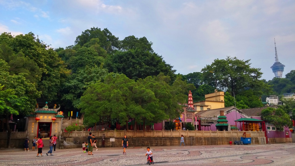 Ma-Kok-Temple-and-Macau-Tower