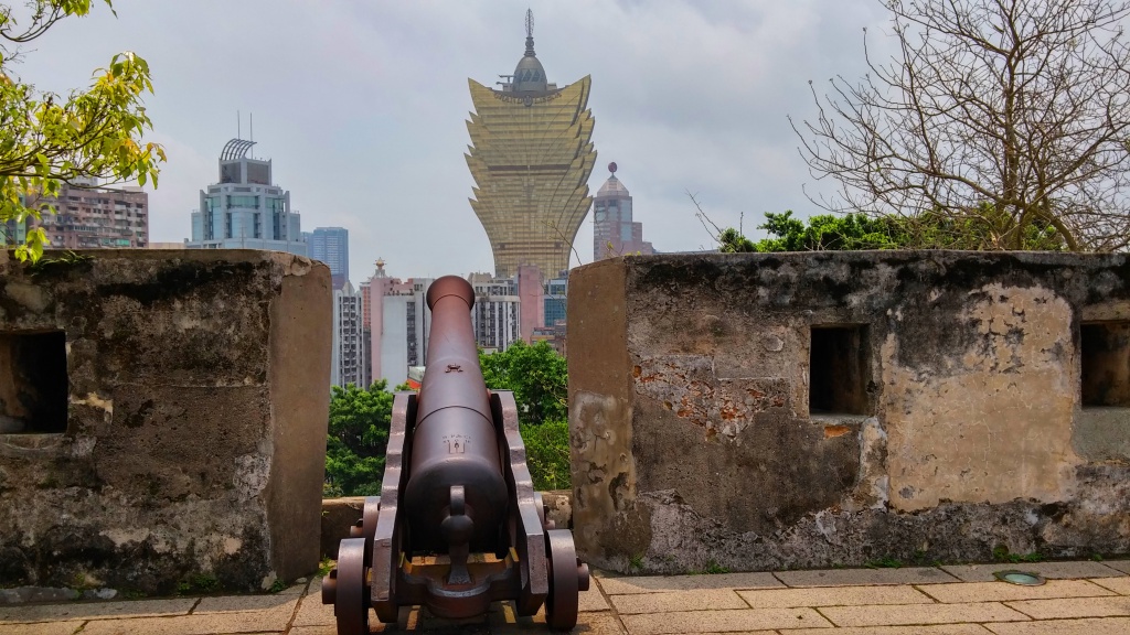 Macau-Mount-Fortress-cannon-and-Grand-Lisboa