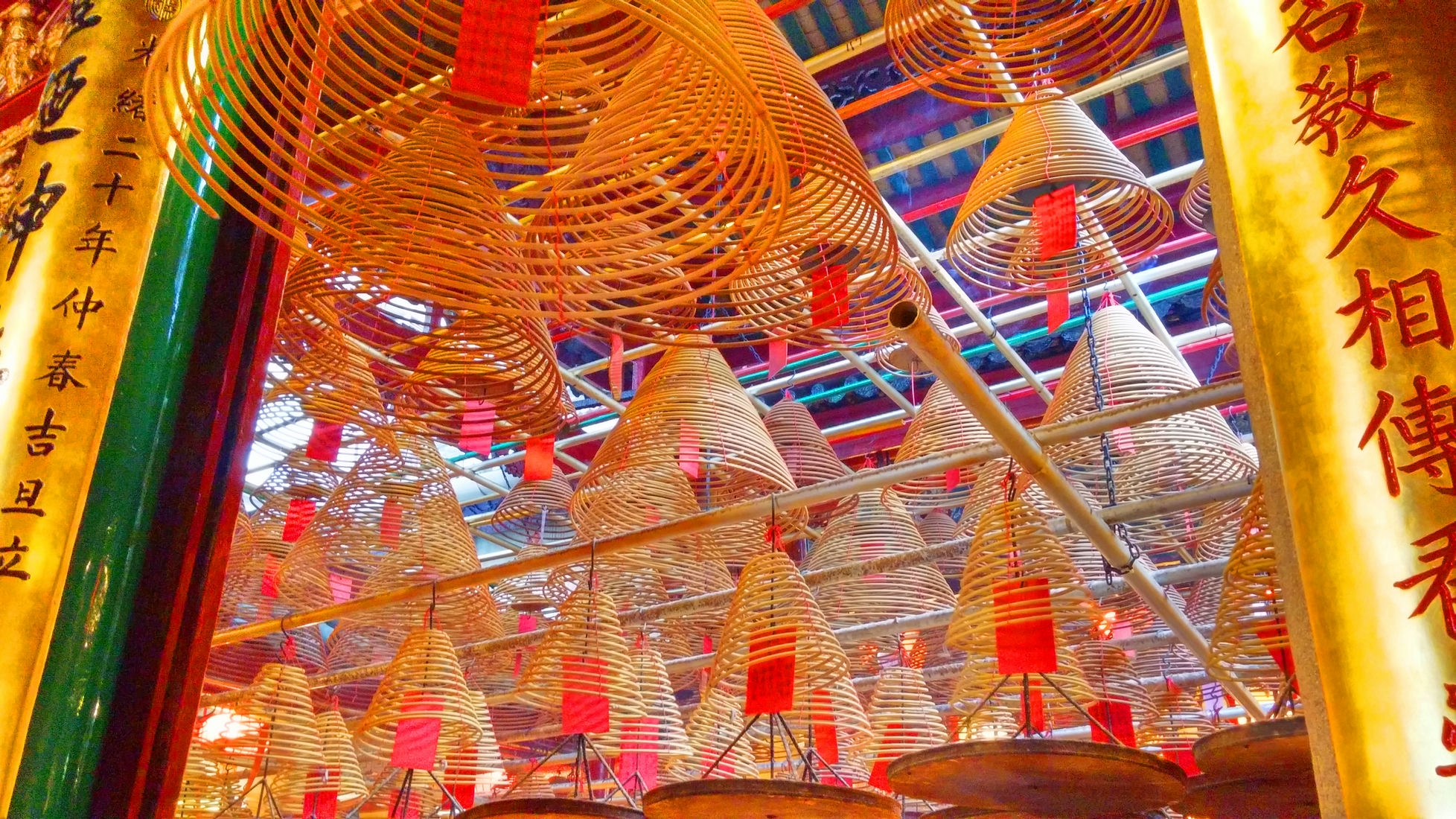 Man-Mo-Temple-Sheung-Wan-incense-coils