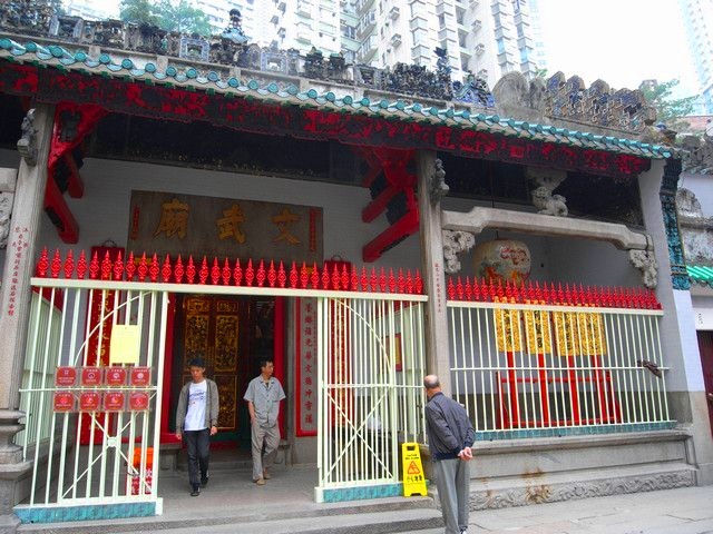 Man-Mo-Temple-Sheung-Wan-main-entrance