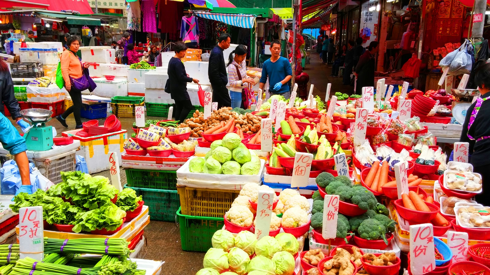 Shau Kei Wan Market vegetable stall