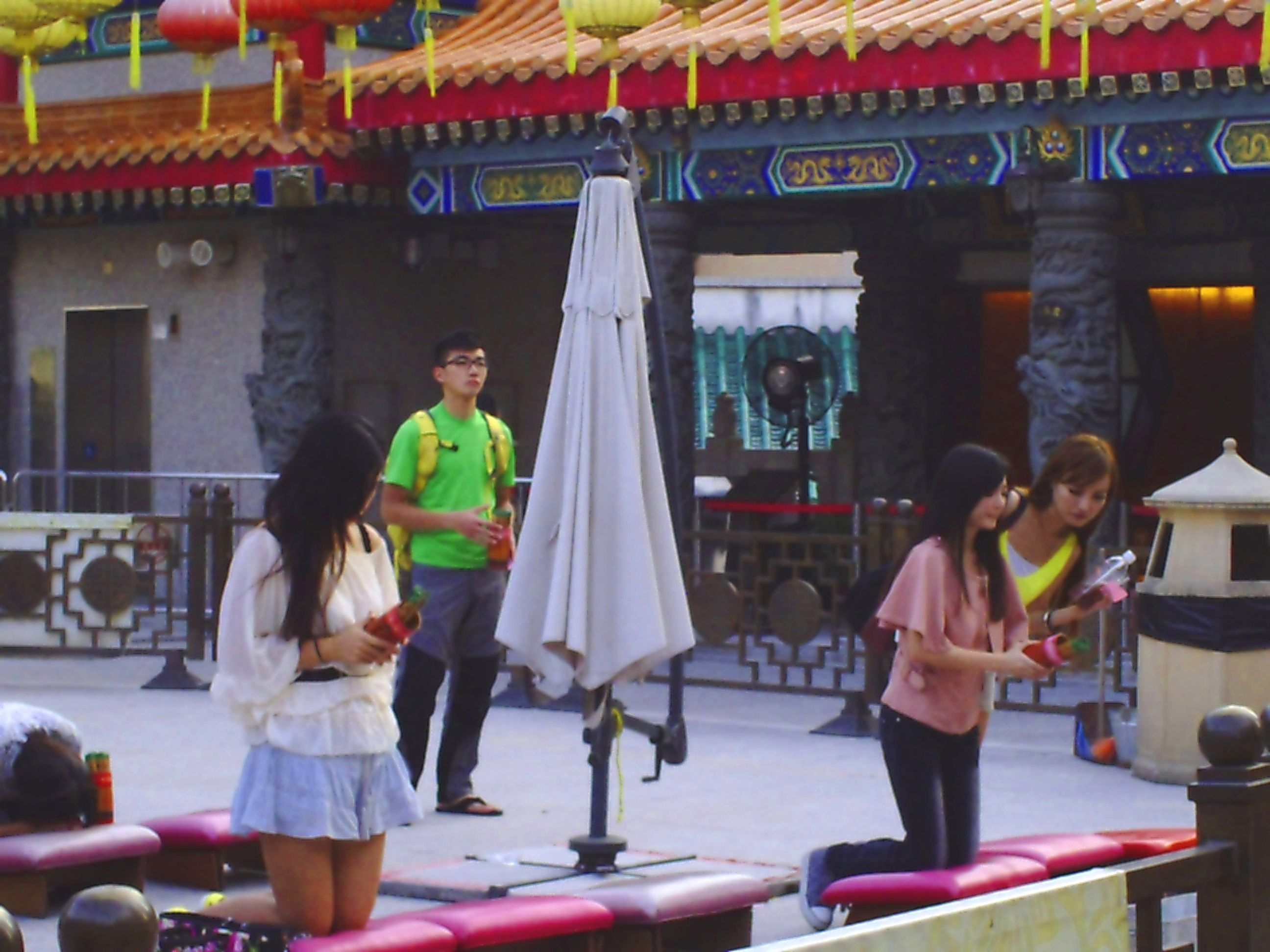 Wong Tai Sin Temple Worshippers checking luck by fortune telling sticksck-by-fortune-telling-sticks