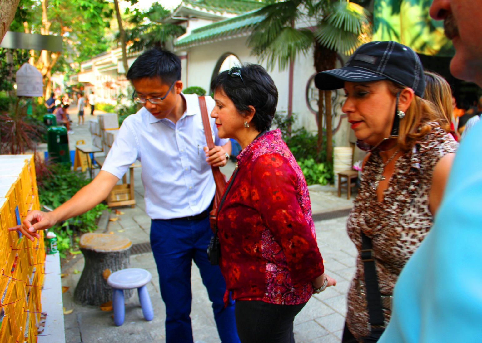 Frank the tour guide at Bird Market with guests.