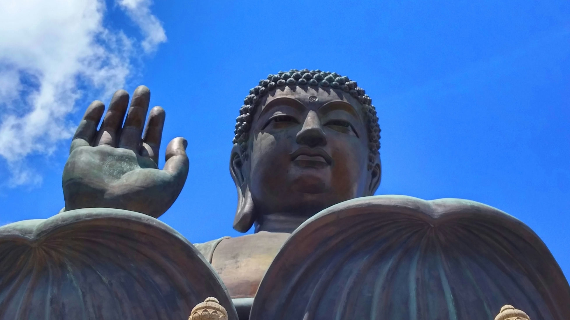 Big Buddha blesses everyone by “WAVING HELLO”