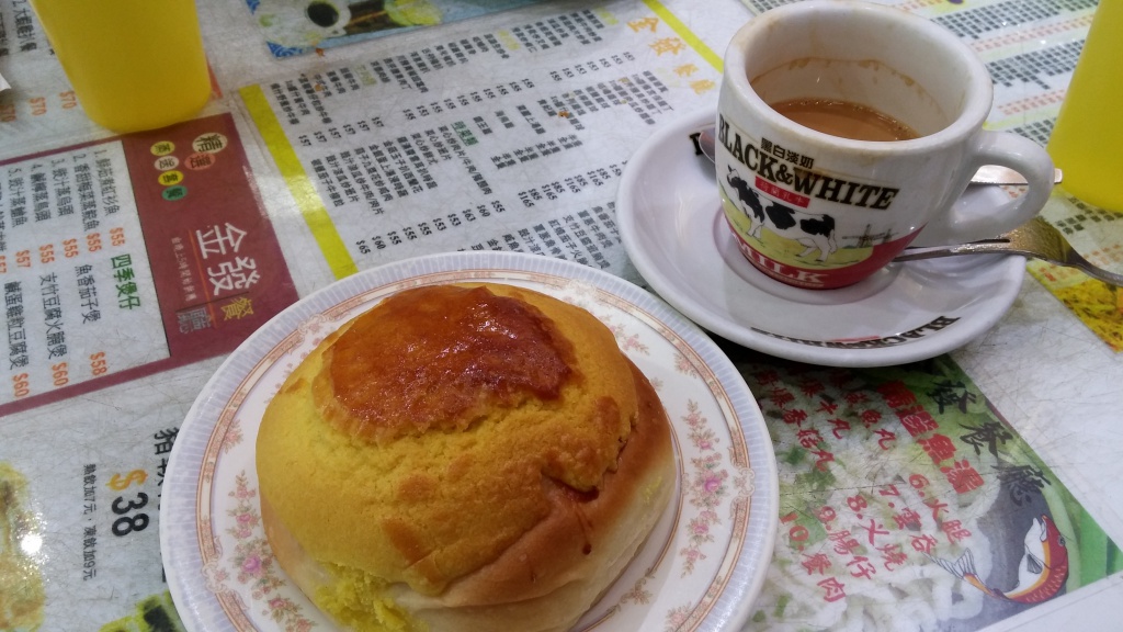 Pineapple bun with milk tea