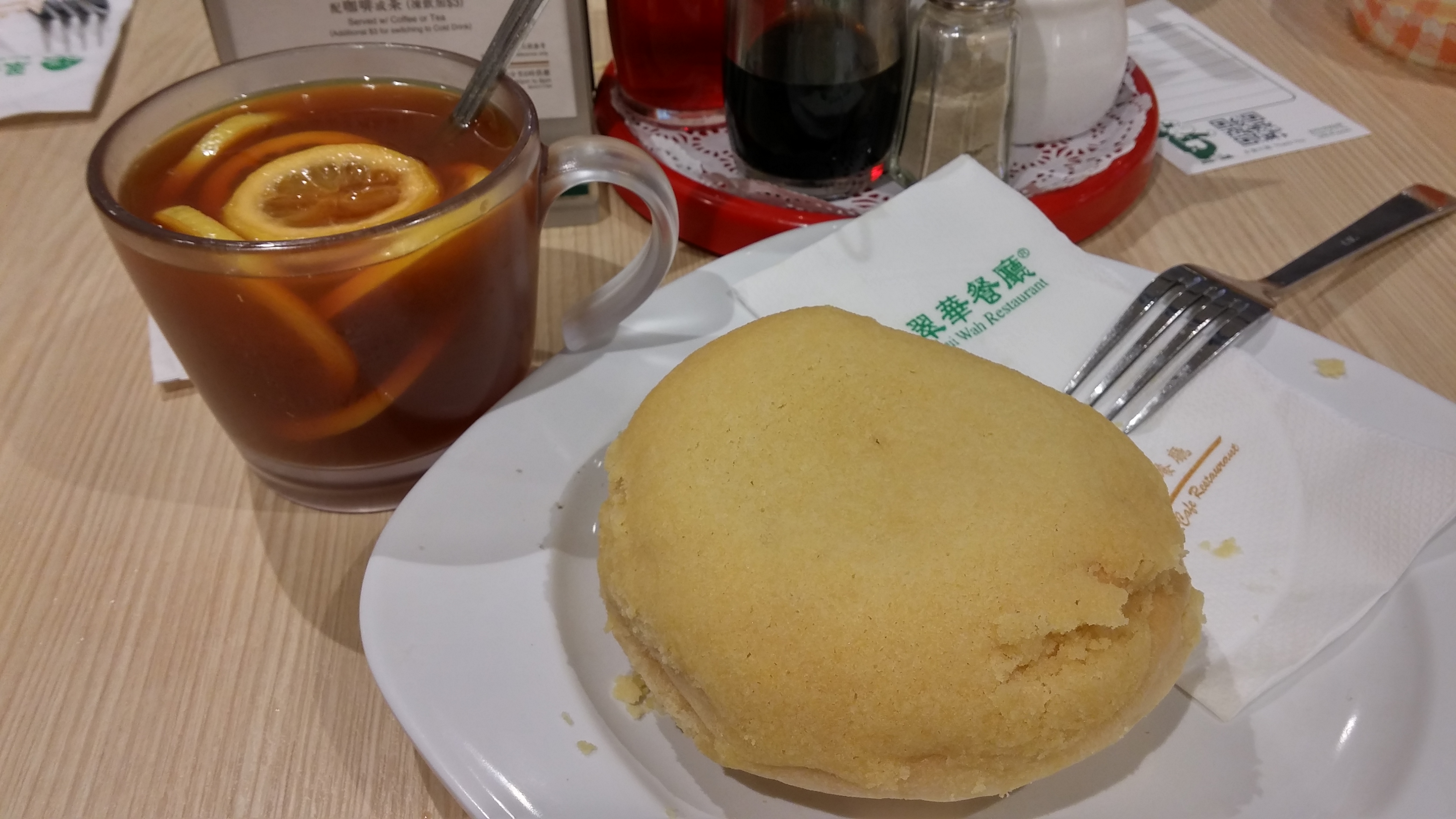 Lemon tea plus Mexican bun afternoon tea set