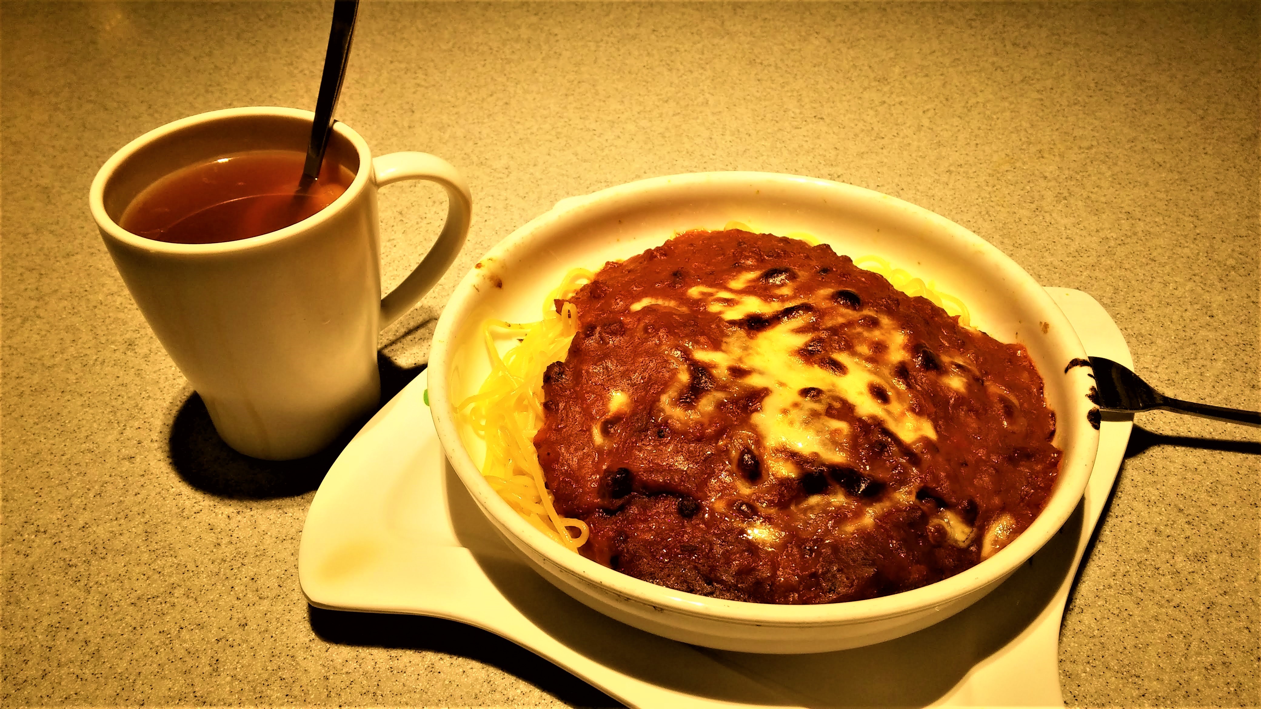 Hong Kong style Spaghetti Bolognese with lemon tea