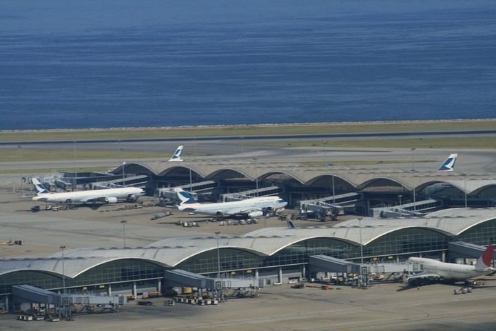 Hong Kong Airport Cathay Pacific Airline flights