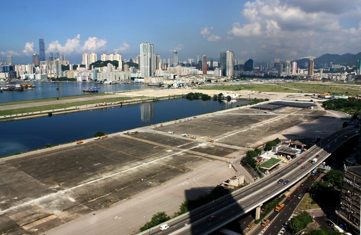 Kai Tak runway enjoyed sunbathing for quite a long time.