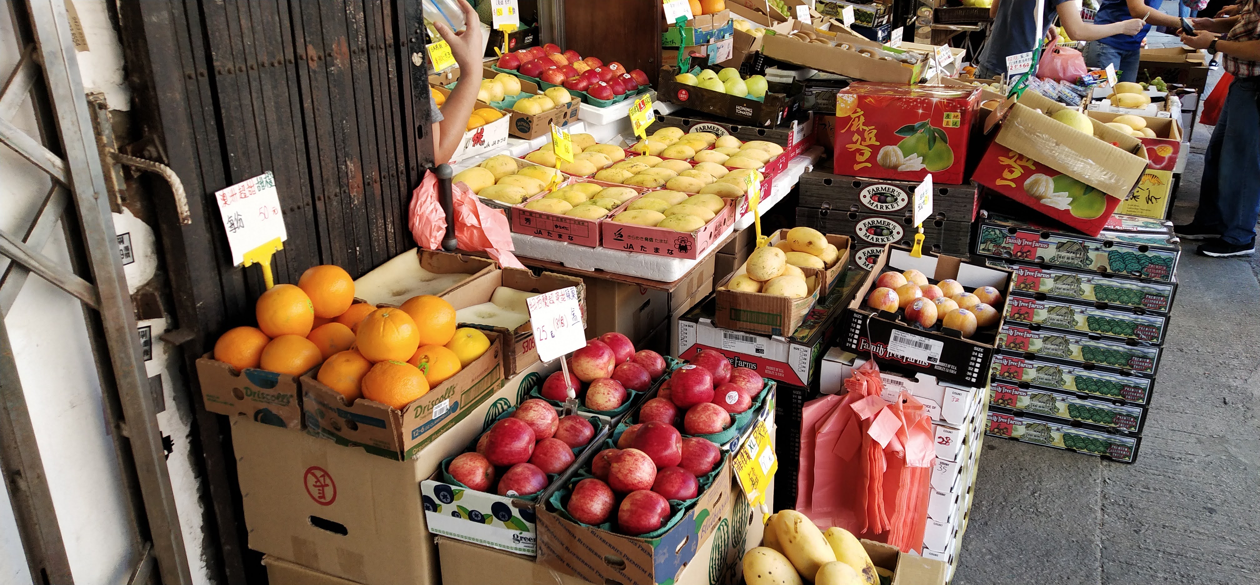 Fruits for retail at Yau Ma Tei Wholesale Fruit Market