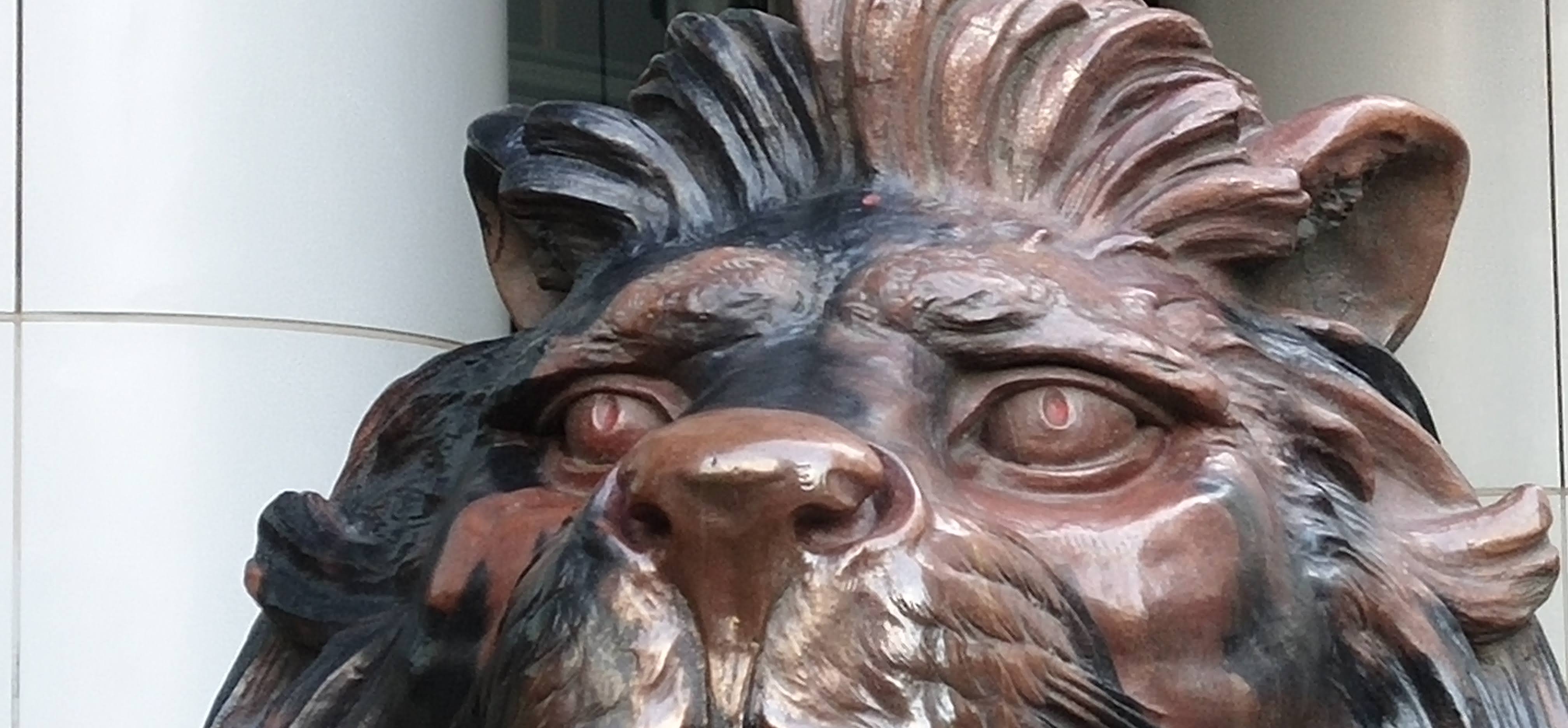 lion statue stitt HSBC, burnt mane