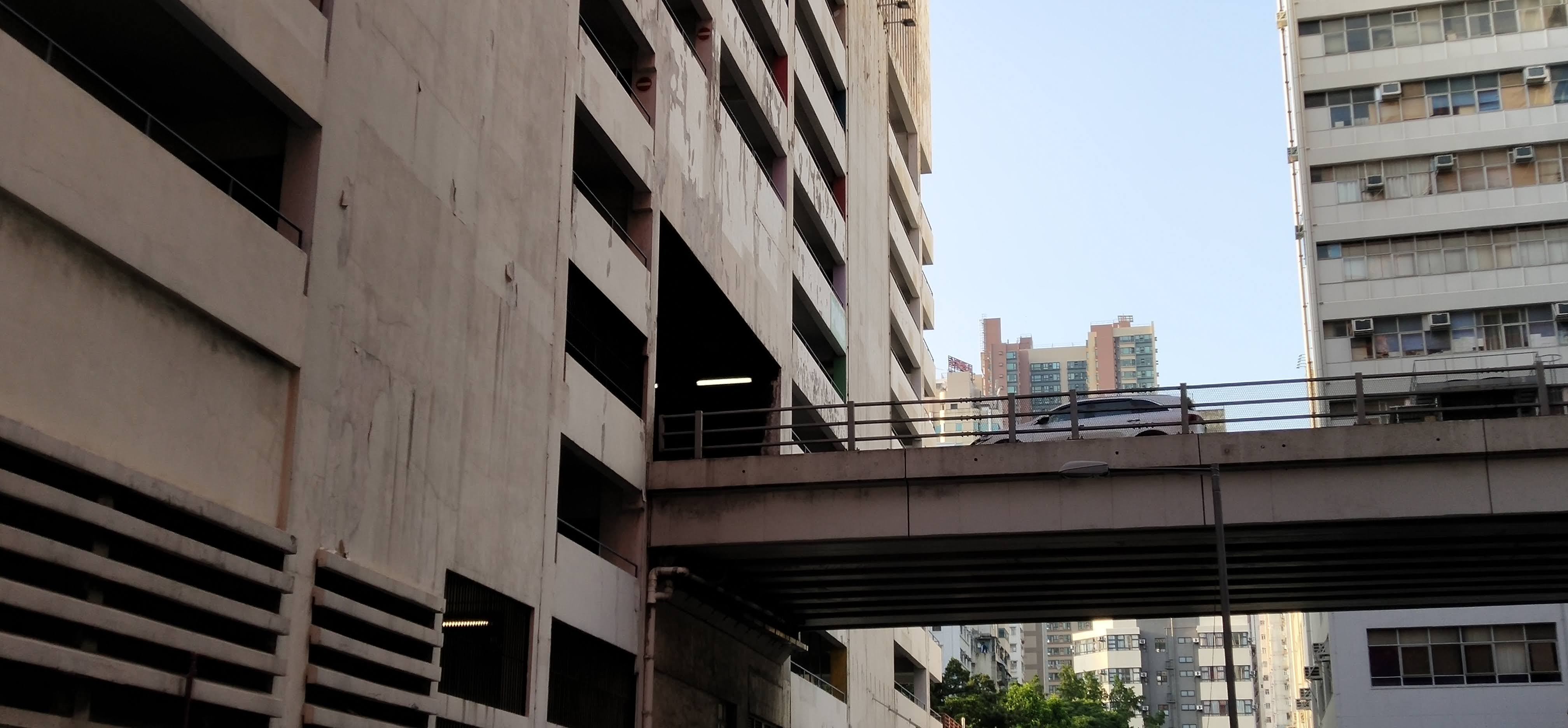 The Gascoigne Road Flyover, part of the West Kowloon Corridor, is passing through the Yau Ma Tei Carpark Building.