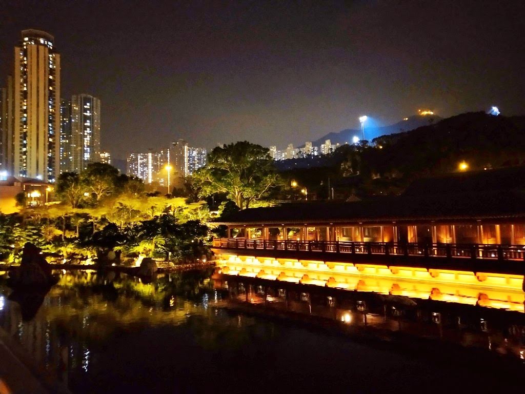 Blue Pond in Nan Lian Garden at night