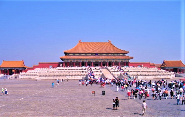 Palace Museum Hong Kong Branch is a modern building, which is different from its mother in Beijing.