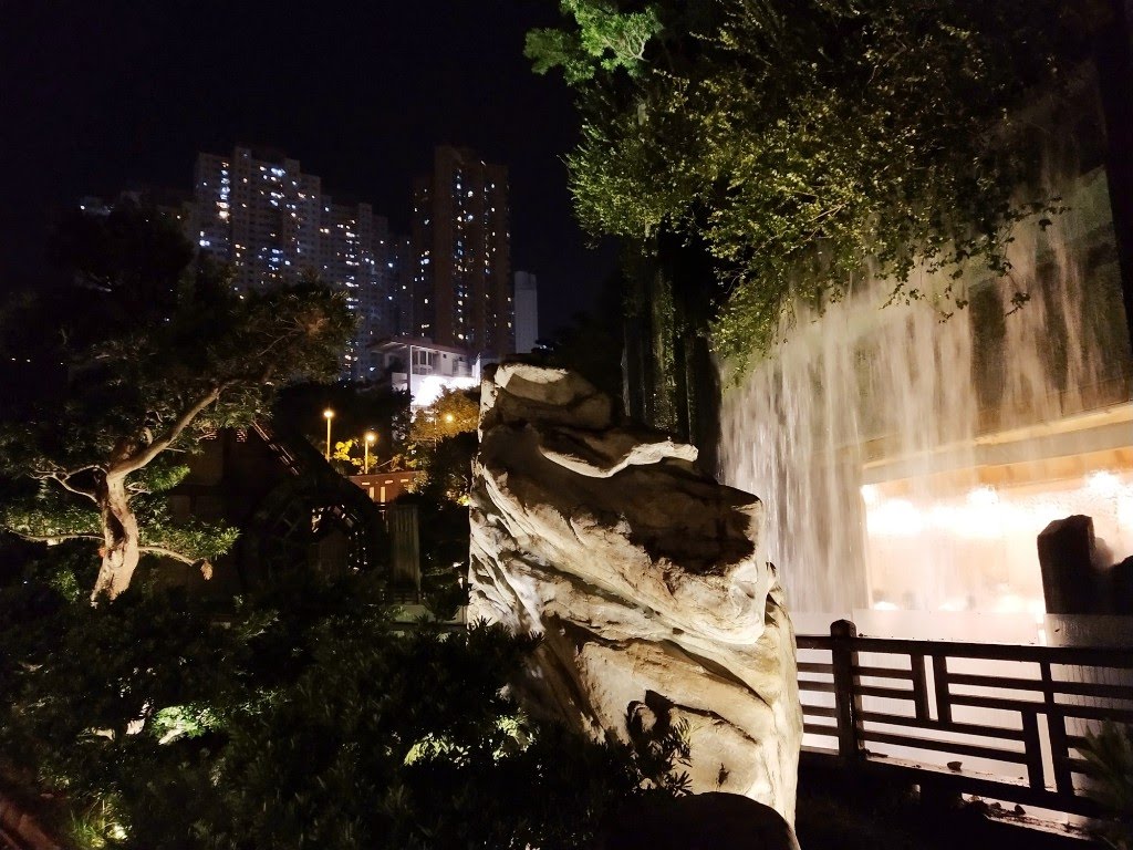 Silver Strand in Nan Lian Garden at night