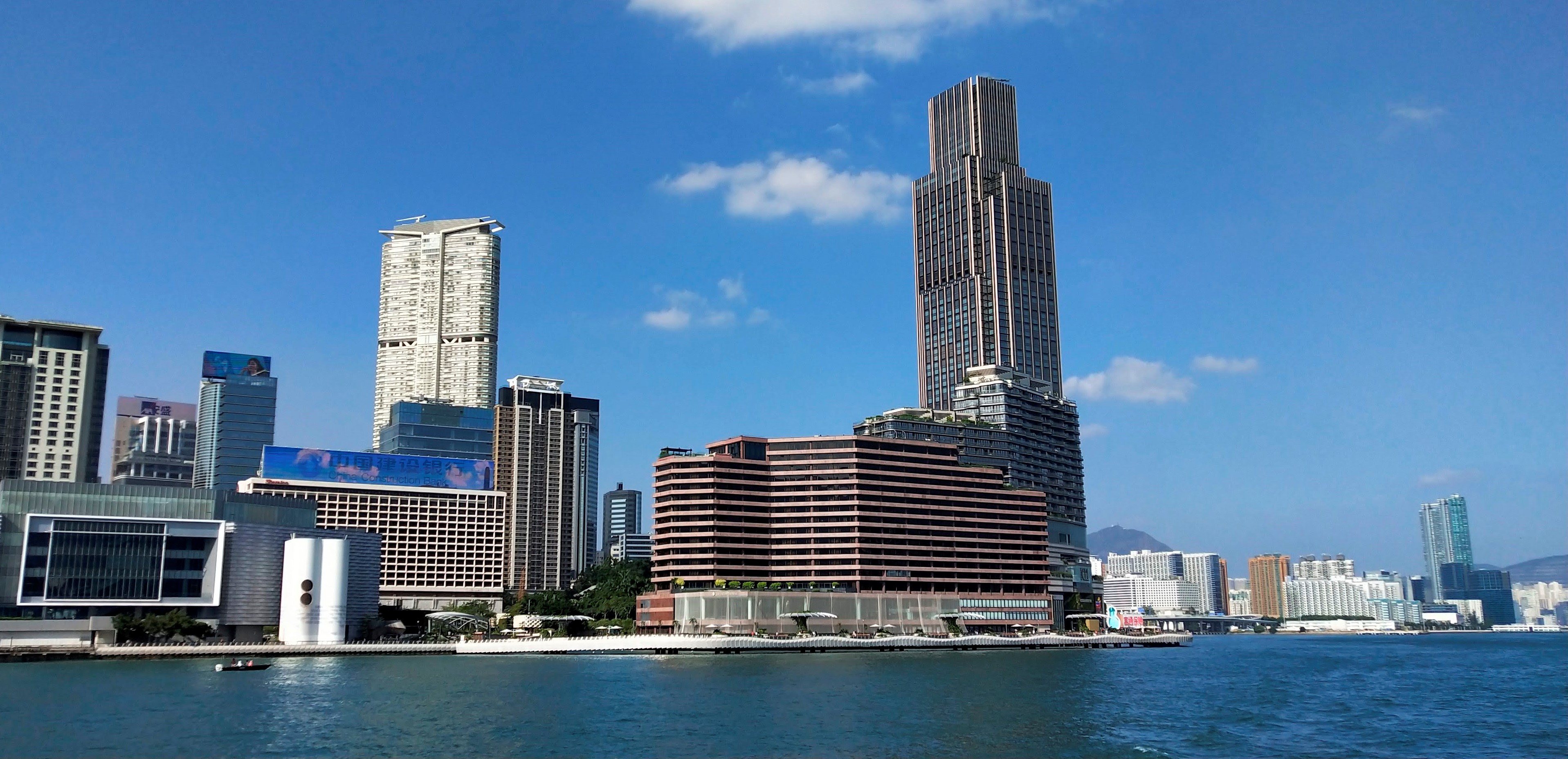 Skyscraper Victoria Dockside and Avenue of Stars.