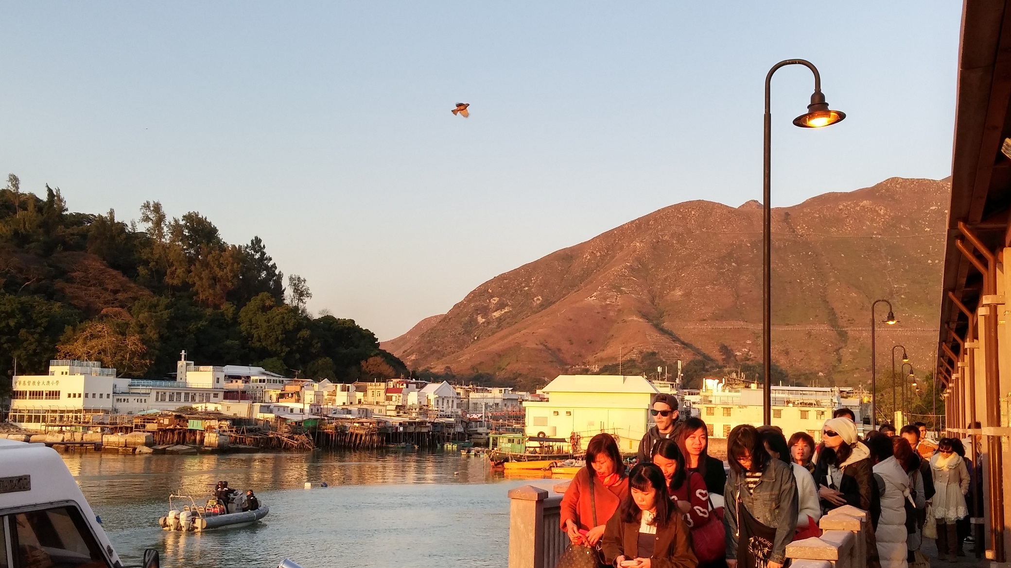 A lot of people line up to wait for the Tai O to Tung Chung ferry.