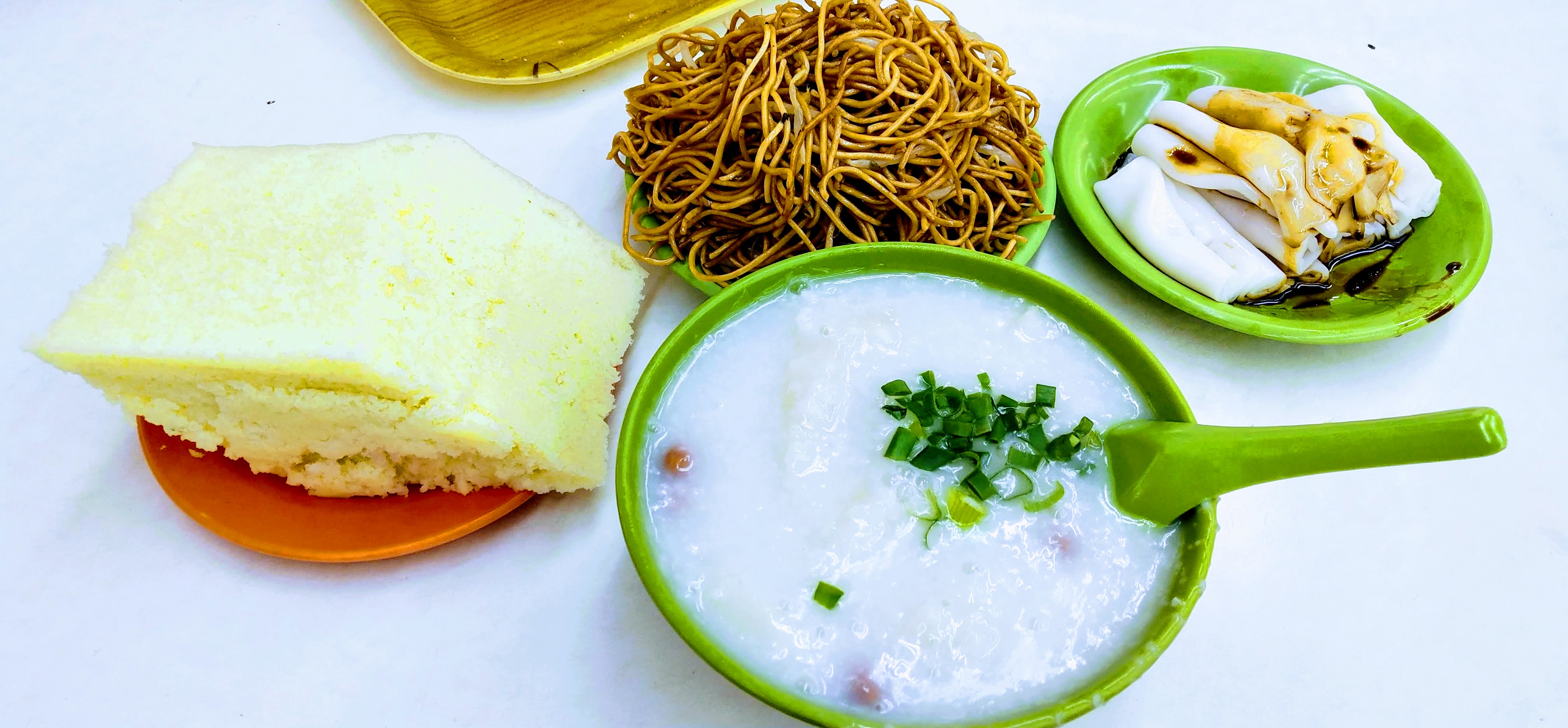 Boat congee with sponge cake, fried noodle and rice rolls.