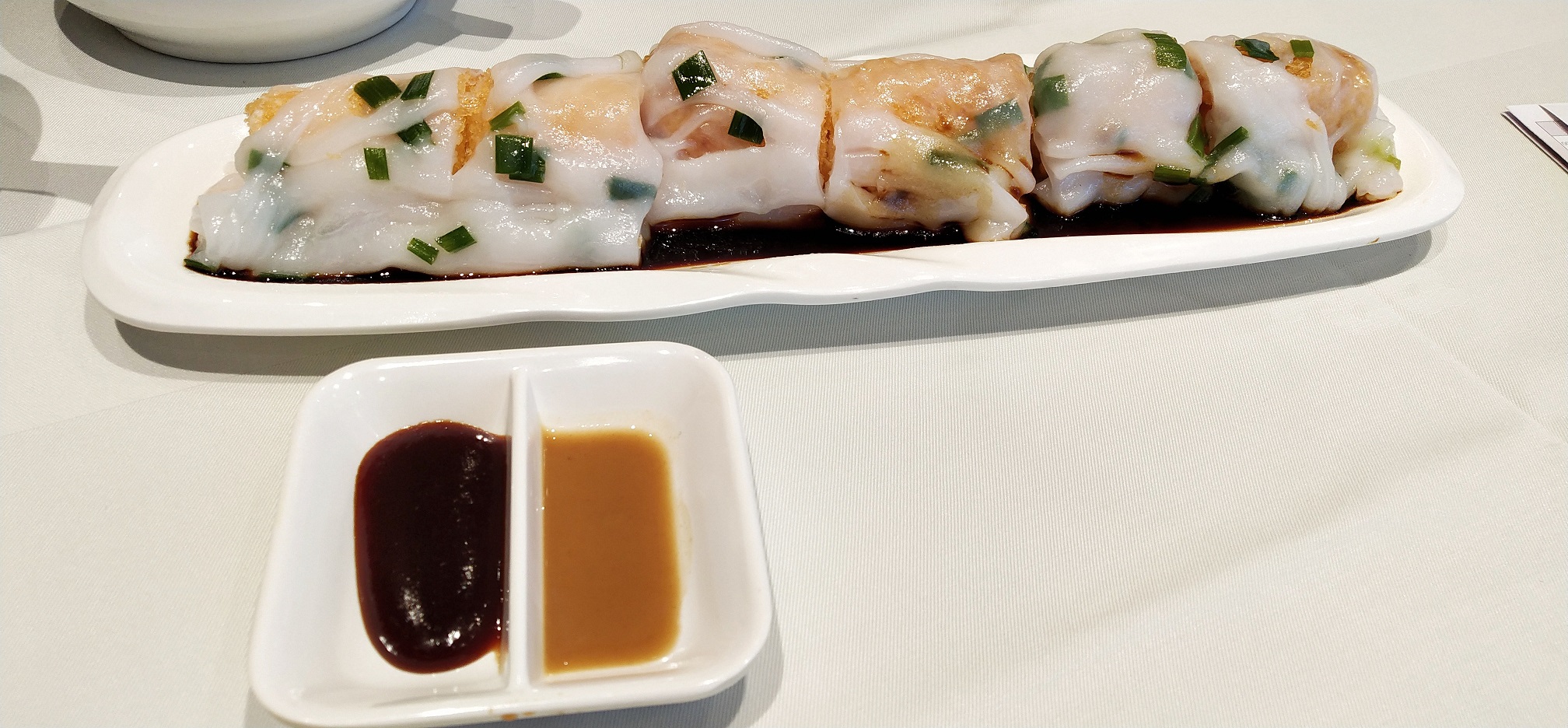The good partners of Steamed Rice roll with fried dough stick are soy sauce, sweet sauce and sesame sauce.