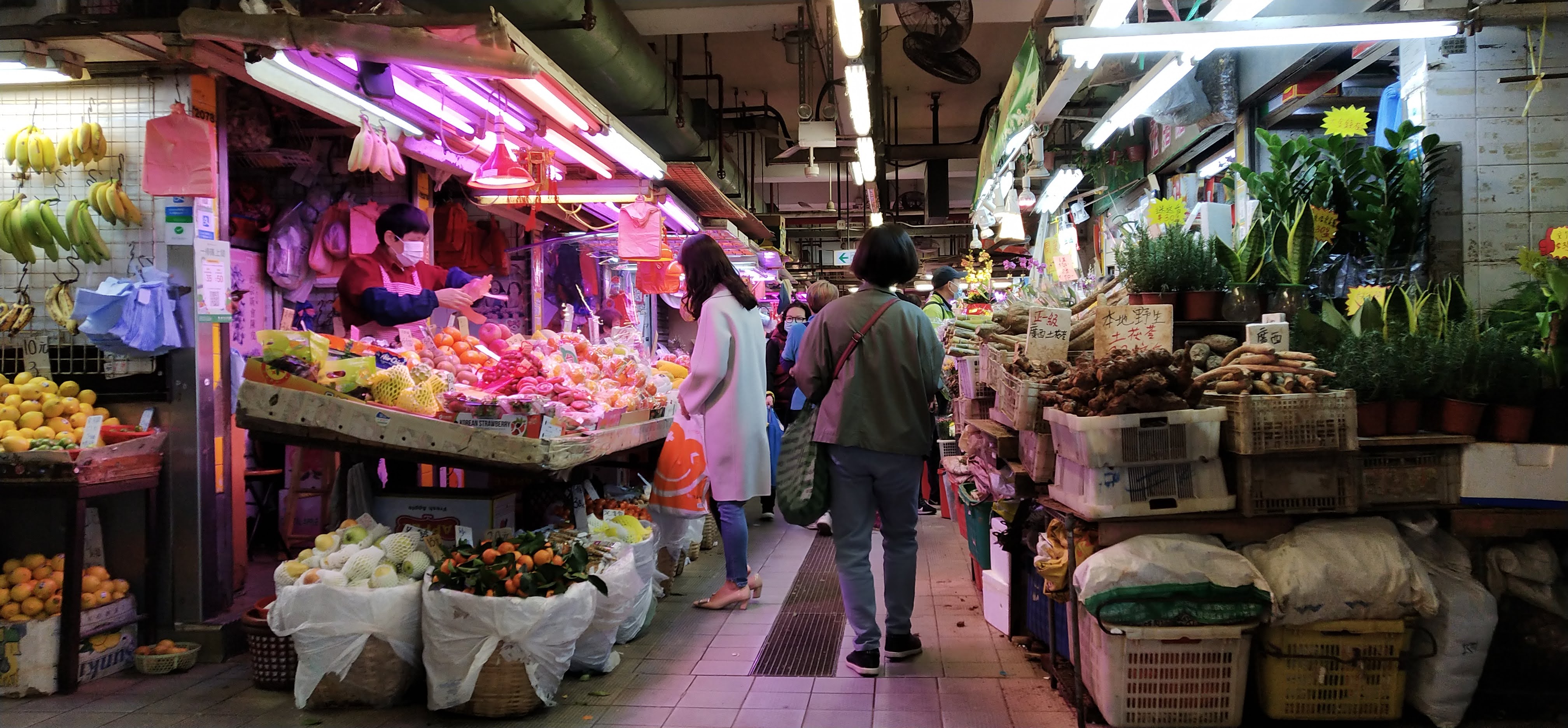Yeung Uk Road Market vendors