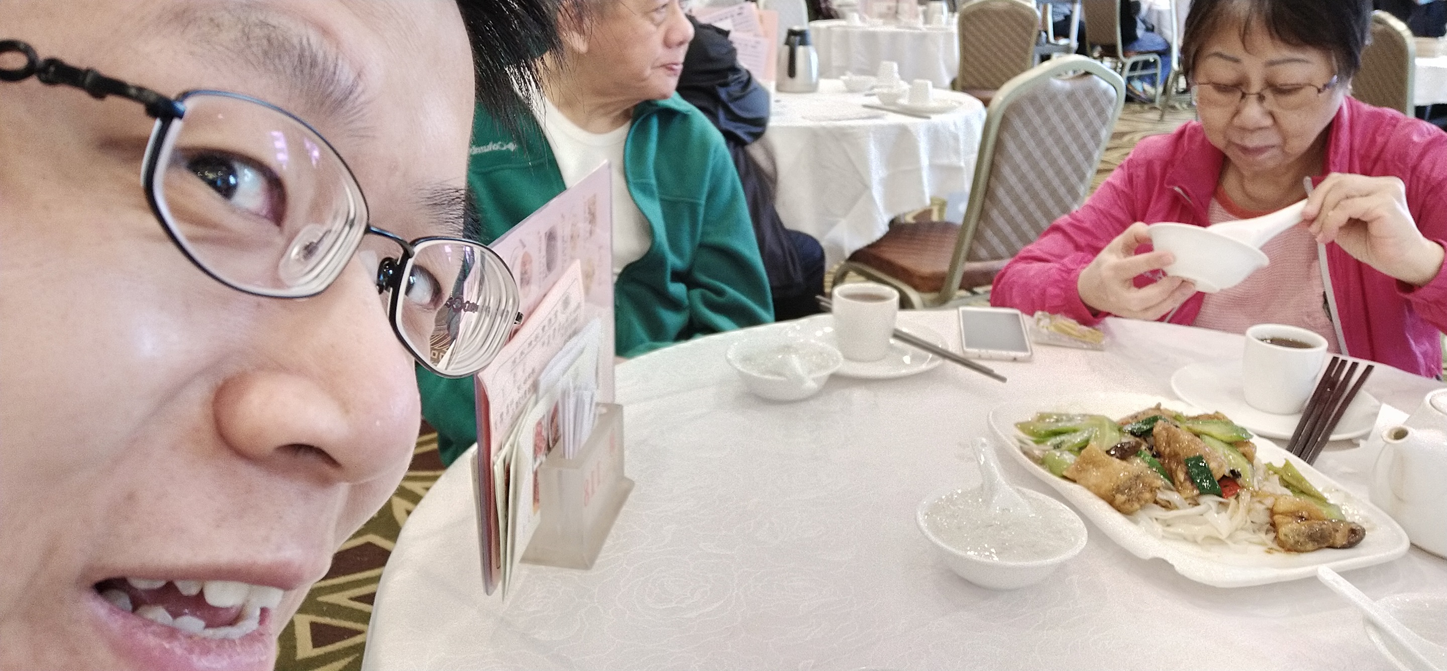 selfie, Frank the tour guide, parents, eating dim sum