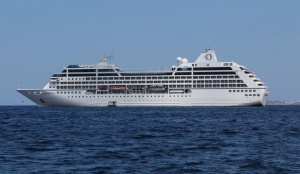 Oceania Insignia at sea