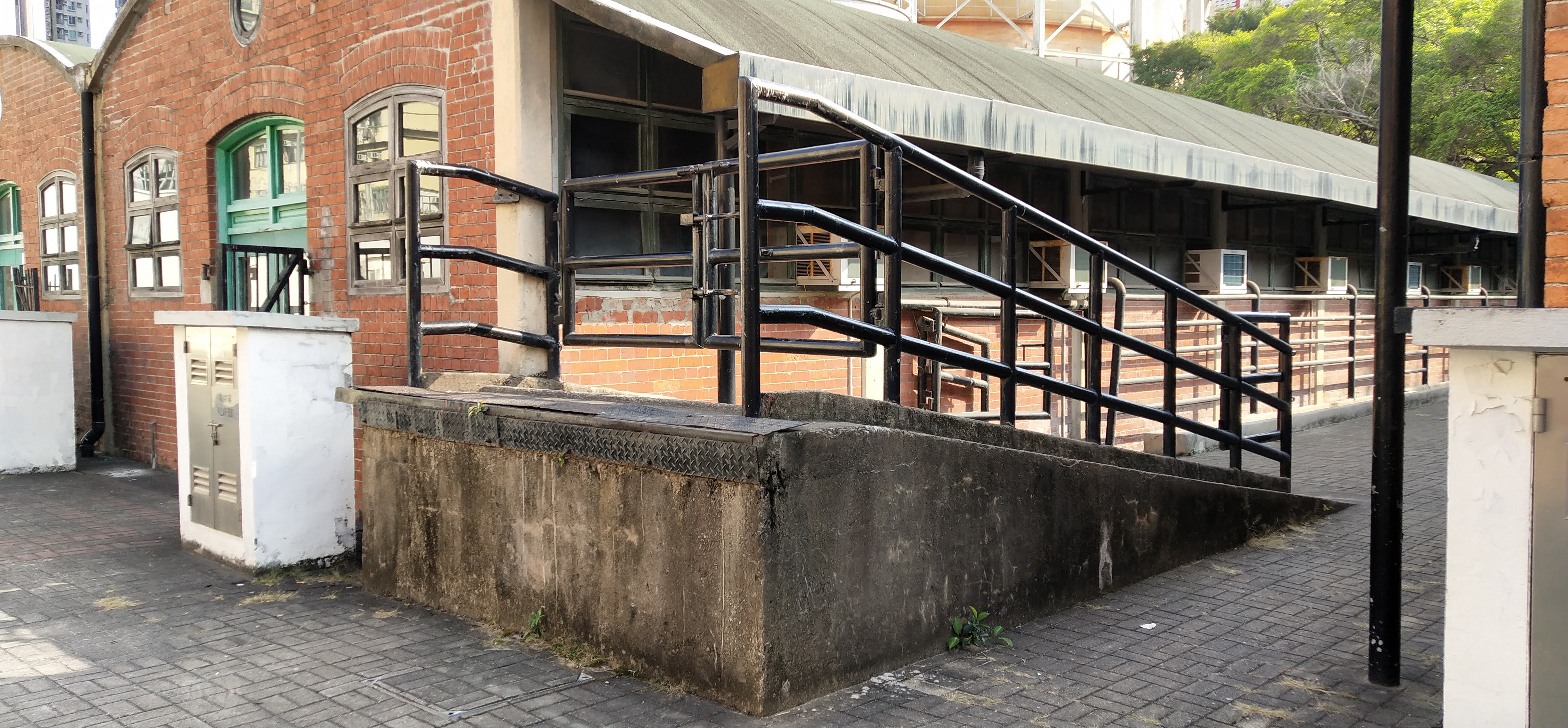 The ramp for unloading cattle from lorry