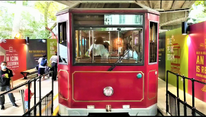 The Peak Tram car at the temporary platform. It will retire soon.