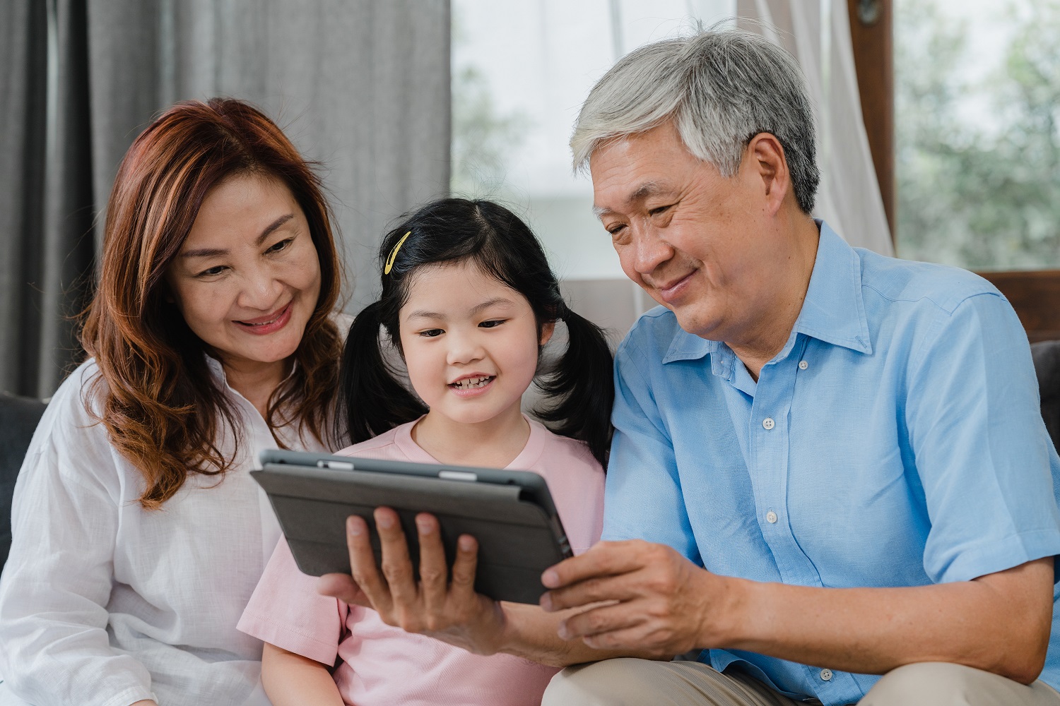 A lot of grandpas and grandmas, who are overseas Chinese, want their grandkids to learn Chinese culture in a China trip.