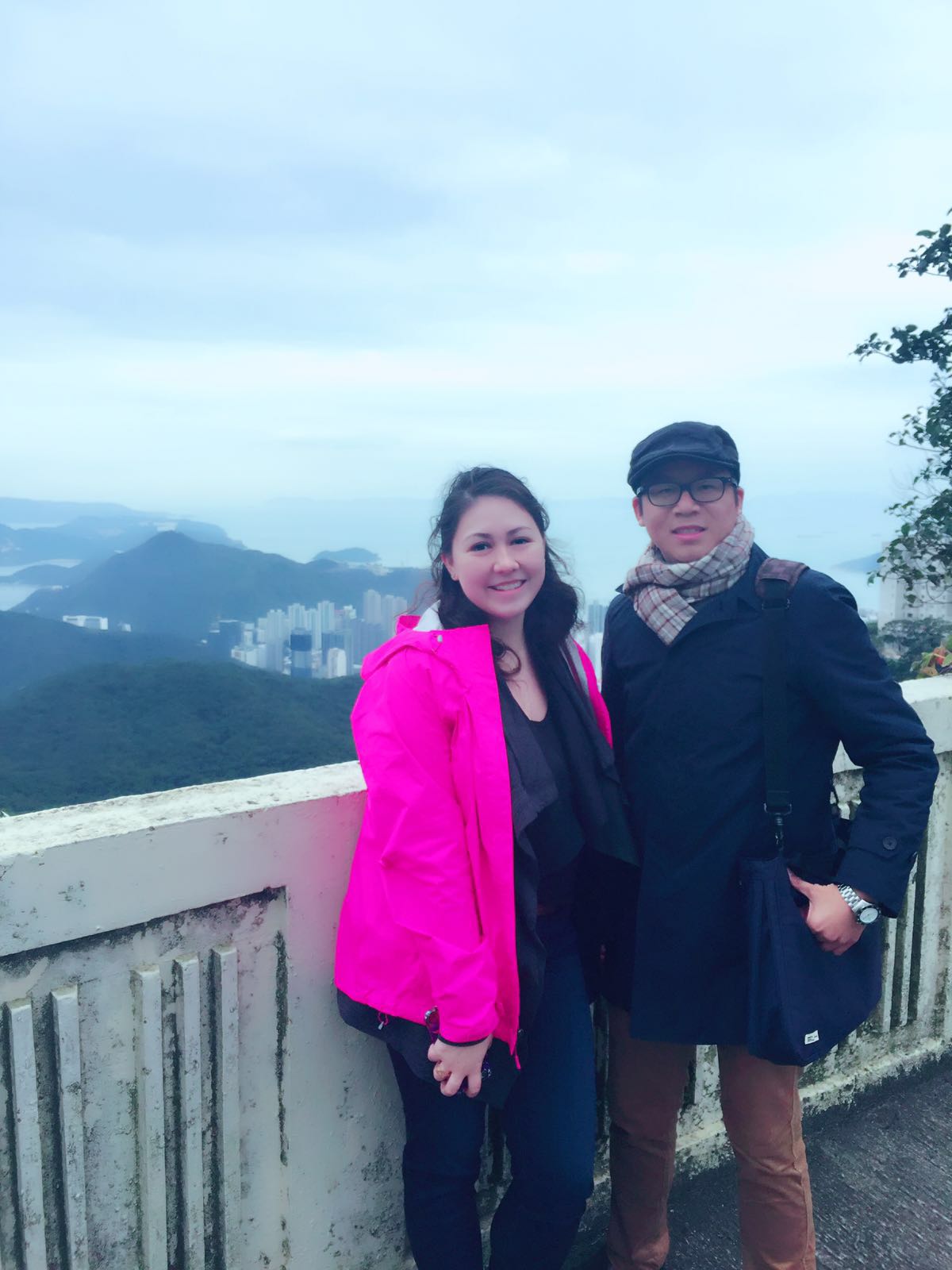 Frank the tour guide and a solo traveler client Miss Galloway took photo at the Victoria Peak.