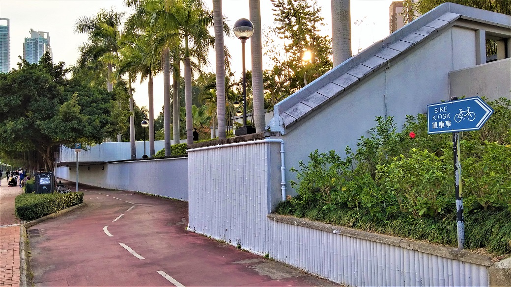 Bicycle track near the Sha Tin Town Hall. Bike kiosks are close to the Sha Tin Town Hall