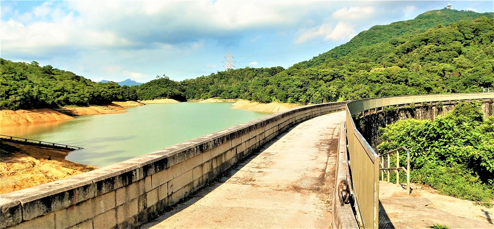 Enjoy great view from the dam of Kowloon Reservoir