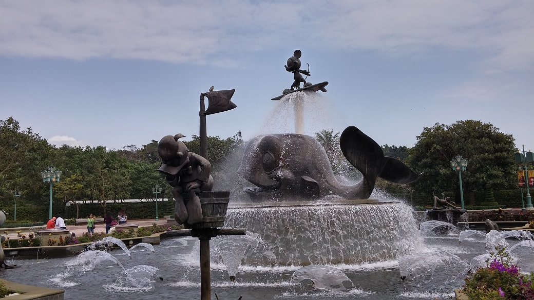 Fountain at the entrance of Disneyland Hong Kong.