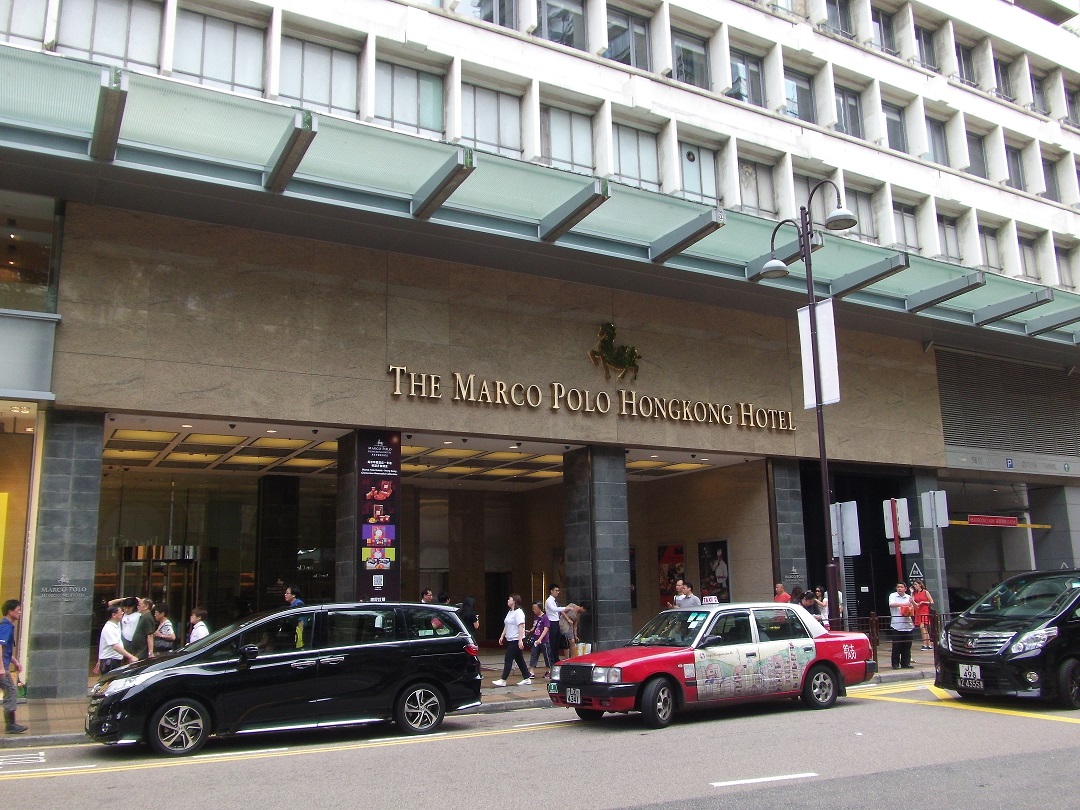 Macro Polo Hong Kong Hotel is right next to the Ocean Terminal. It is on the prosperous shopping area, Canton Road.