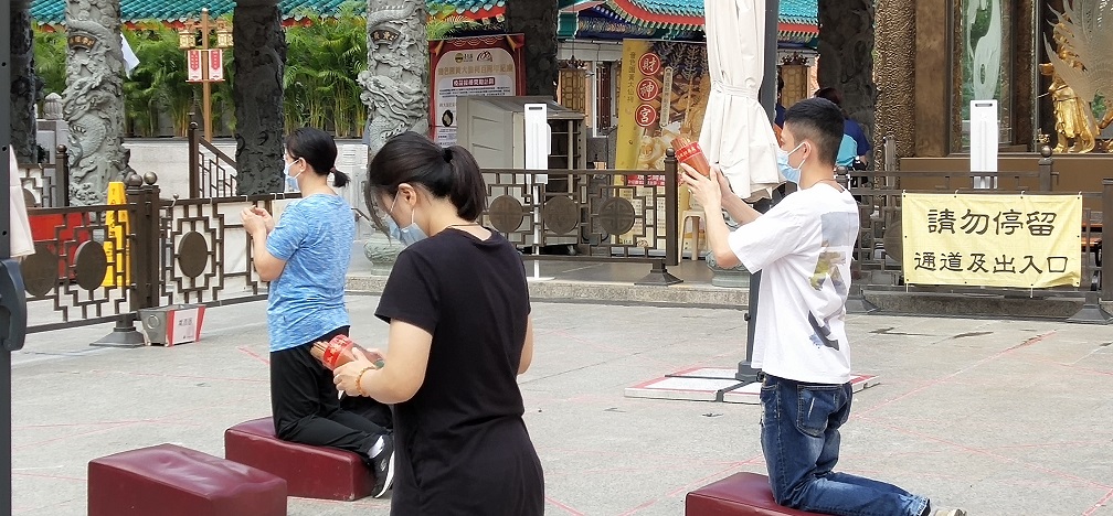 People are using fortune telling stick to check their luck.
