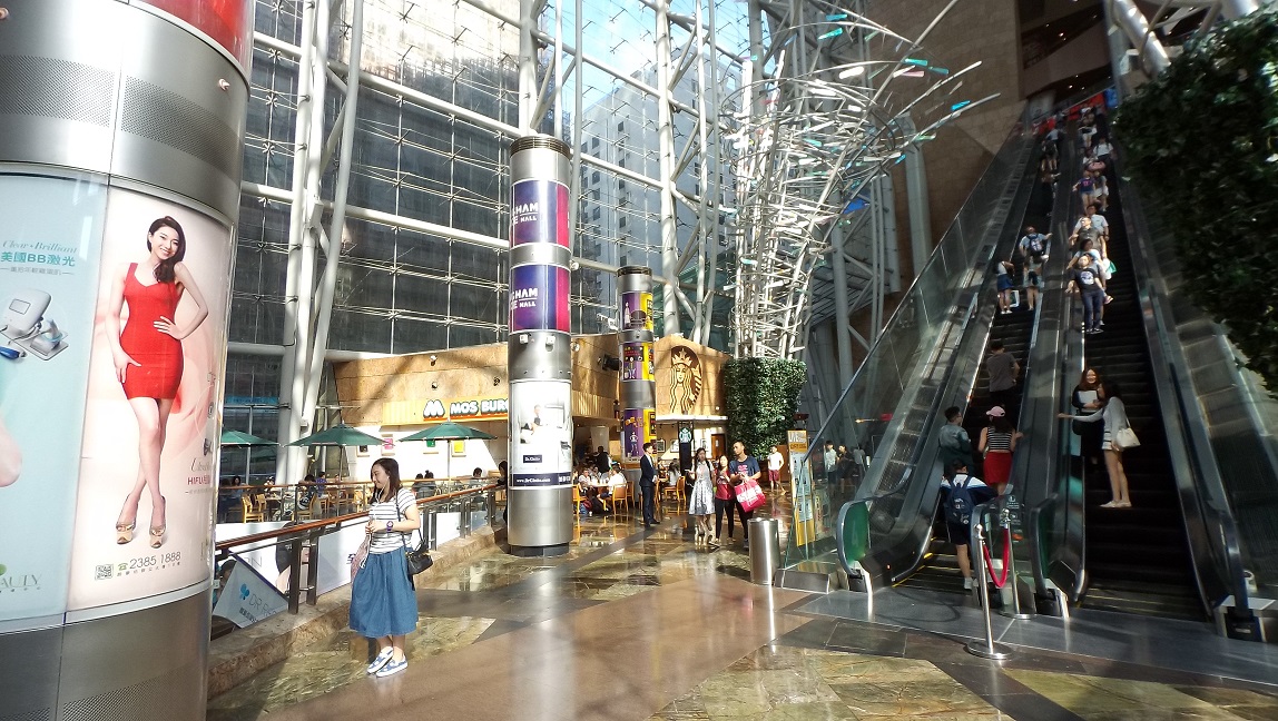 Langham Place Mall has the very long escalator.