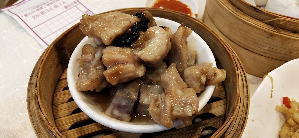 Steamed pork rib with taro