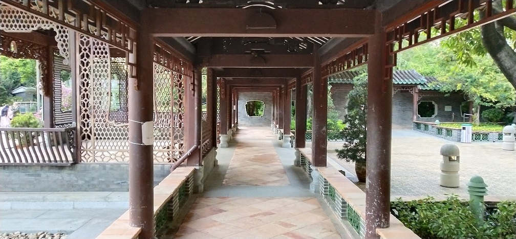Covered corridor in Lingnan Garden