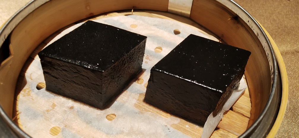 Steamed black sesame cake