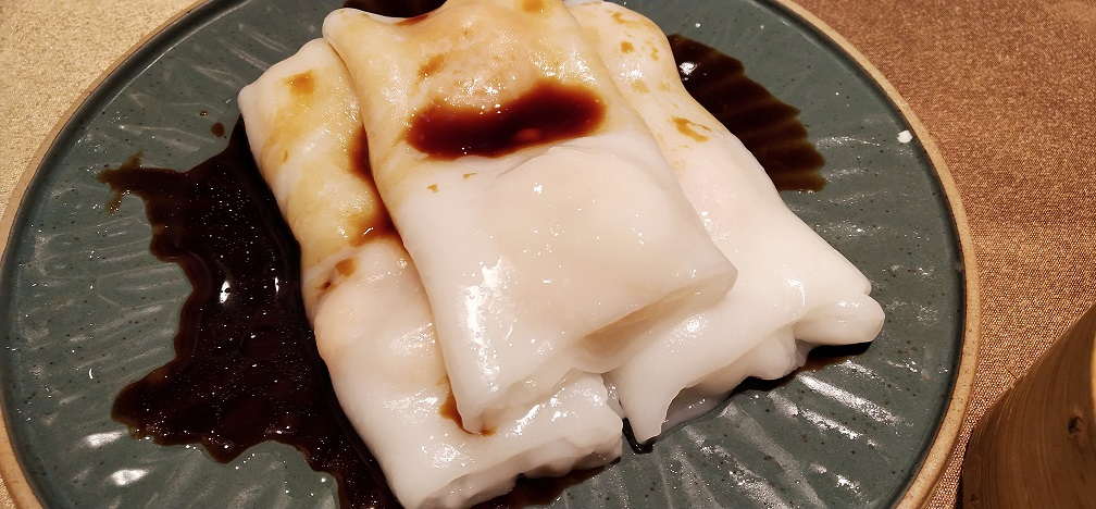 Steamed rice roll with shrimp