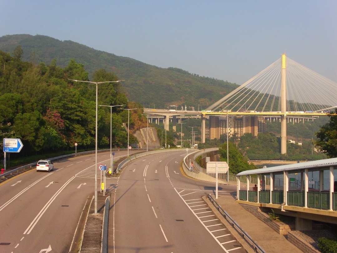 Ting Kau Bridge links Ting Kau and Tsing Yi Island.